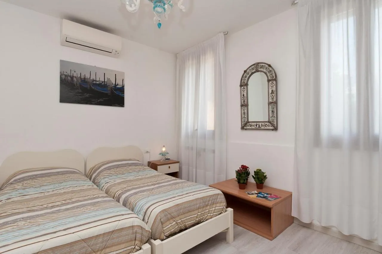 Ca' Del Pomo Grana' Bed & Breakfast Murano Italy