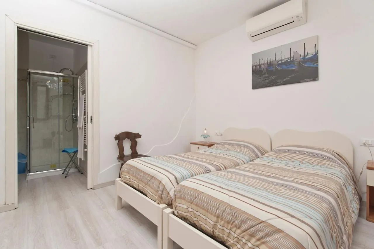 Ca' Del Pomo Grana' Bed & Breakfast Murano